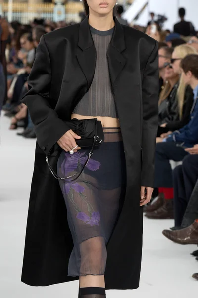 Look 125